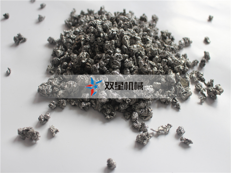 金屬粉碎機設備根據出料判斷篩板磨損程度