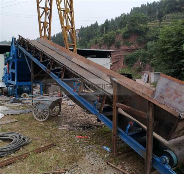 廢鋼破碎機工作現場