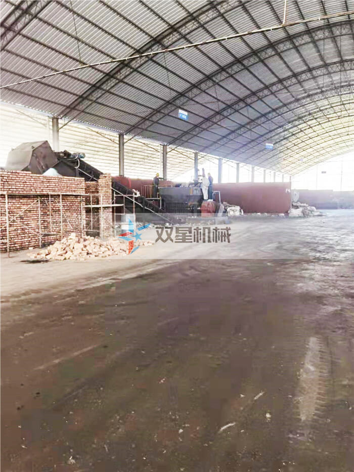 斷橋鋁破碎機生產線上?？蛻衄F場實拍